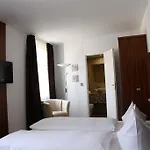Zur Pfalz 3*